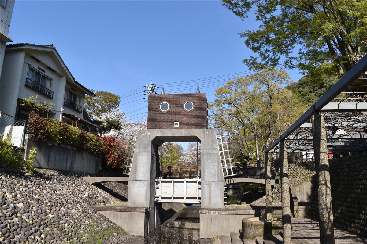 岐阜公園のロボット水門